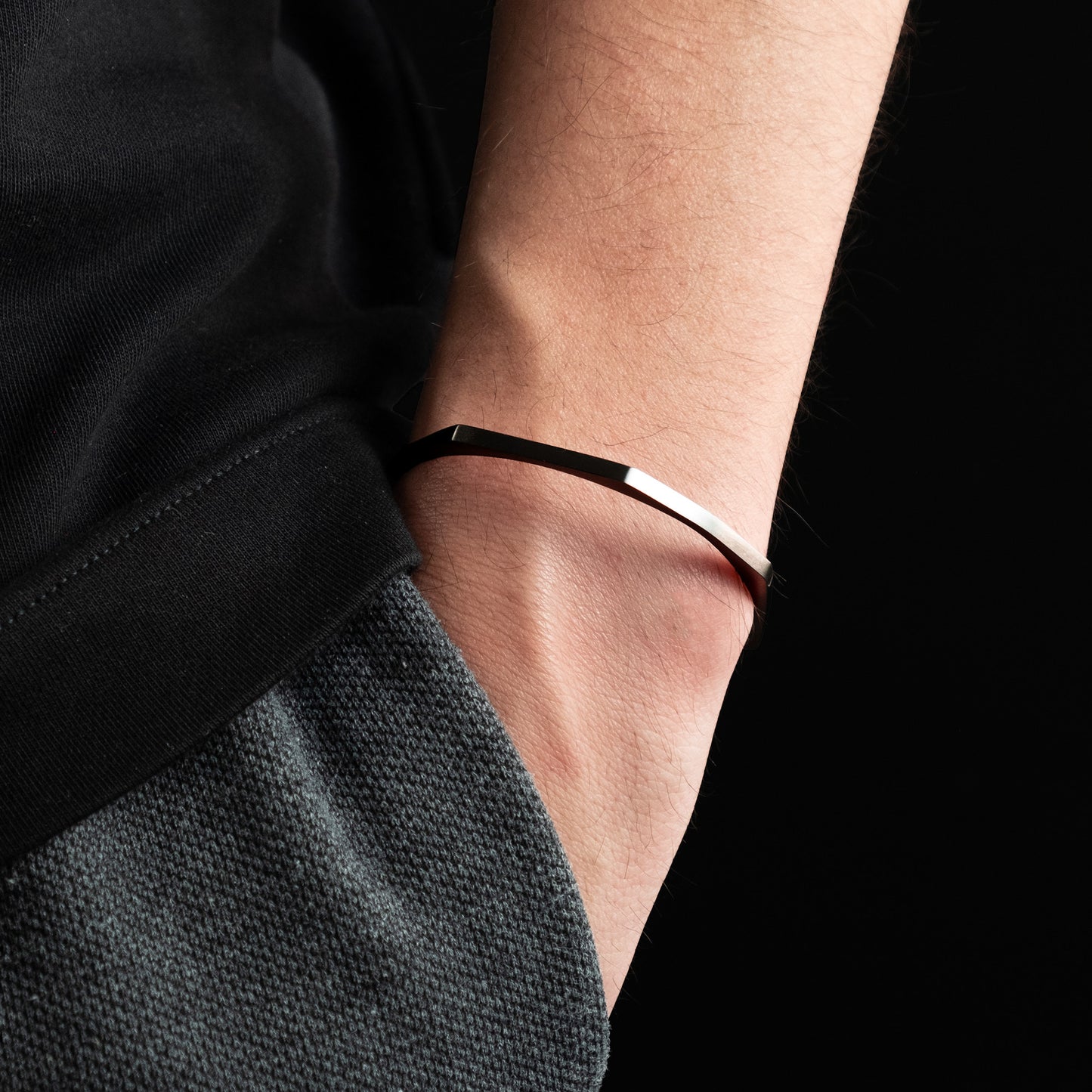 Hexagon Armreif Francesco in schwarz - SAVE BRAVE