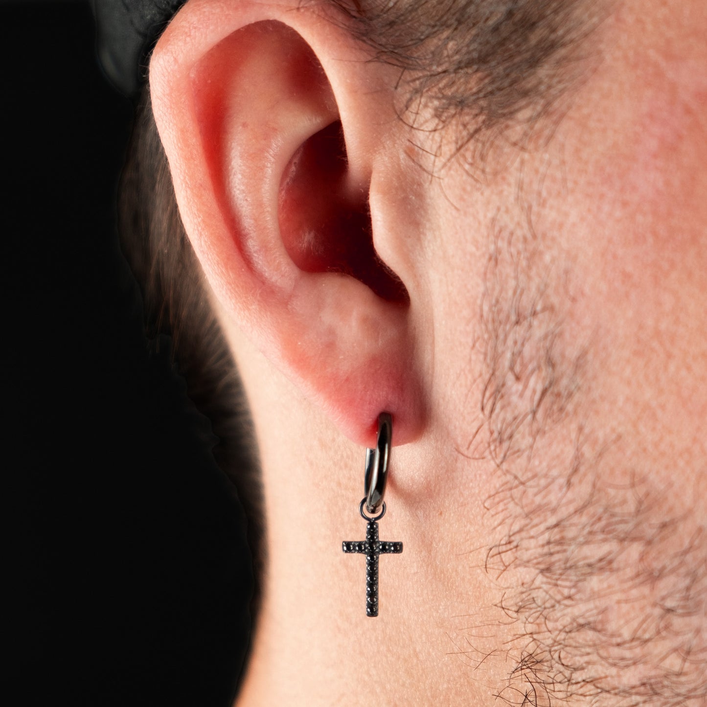 Ohrring Francesco mit Kreuz Anhänger in schwarz - SAVE BRAVE