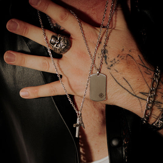 Wie du Schmuck in Schichten trägst: Der Layering-Trend