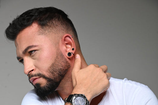 Ohrringe für Männer – stilvolle Akzente für Deinen Look