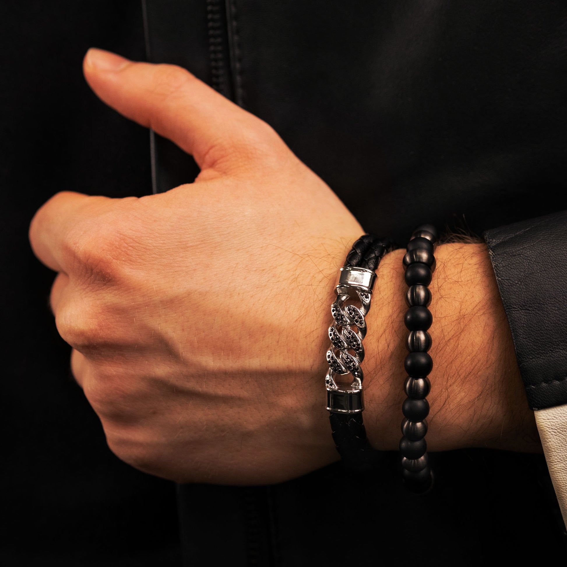 Perlenarmband Bruce mit Onyx & Carbon - SAVE BRAVE